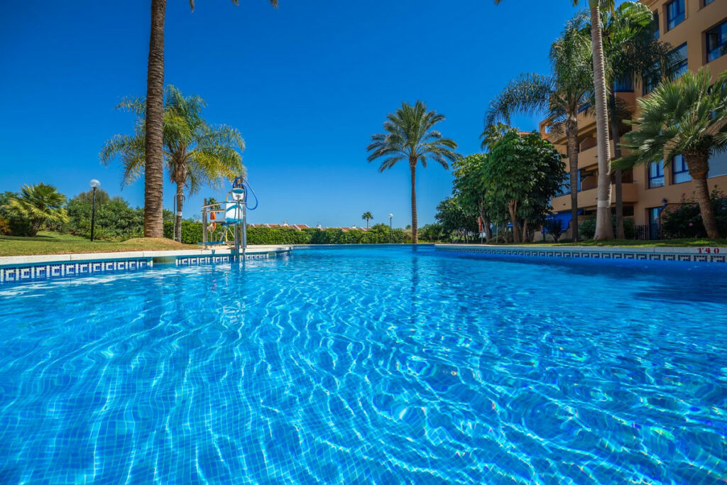 Penthouse La Duquesa Málaga - image 8