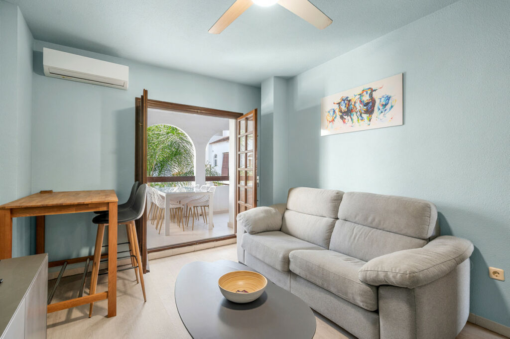 Middle Floor Apartment Torrevieja Alicante - image 8