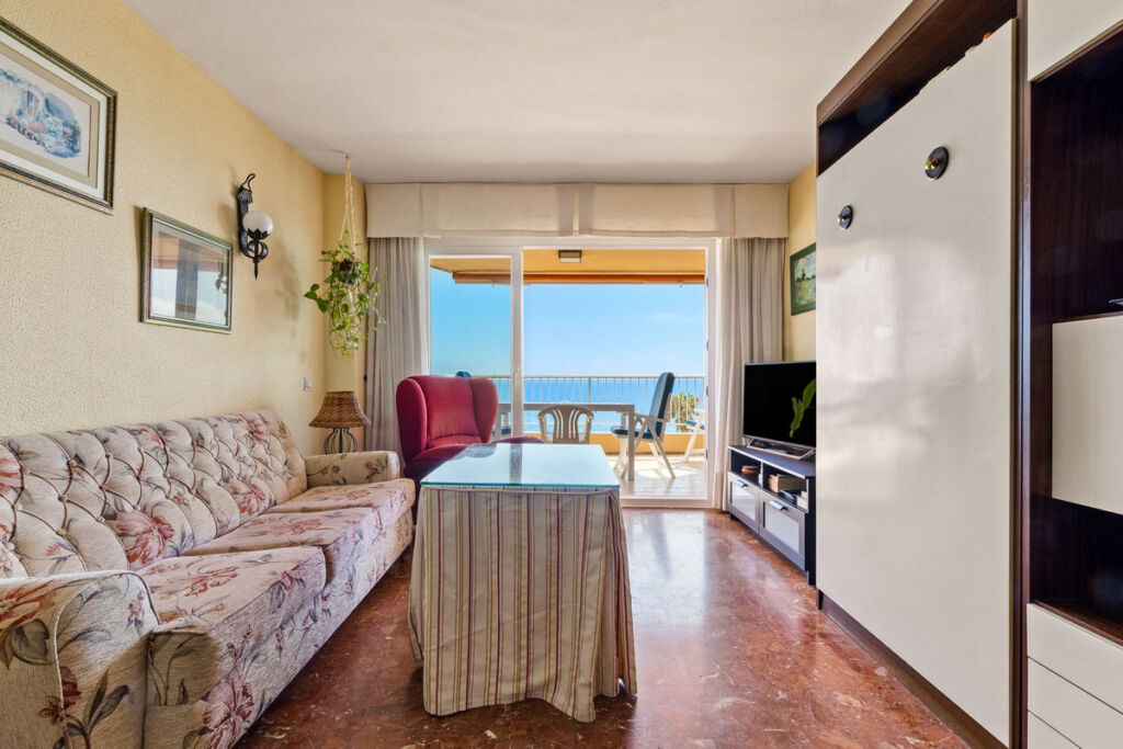 Middle Floor Apartment Los Boliches Málaga - image 7