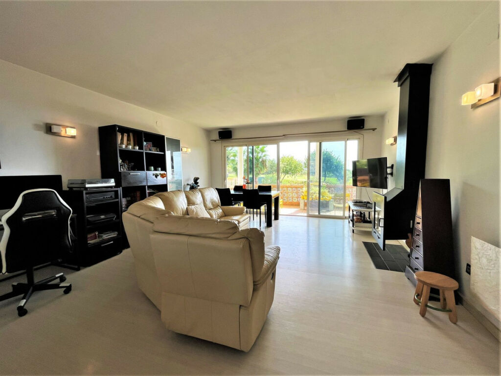 Detached Villa Estepona Málaga - image 8