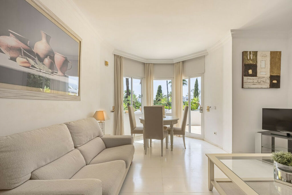 Middle Floor Apartment The Golden Mile Málaga - image 8