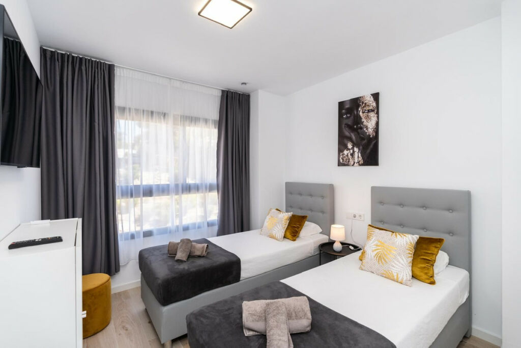 Middle Floor Apartment Estepona Málaga - image 8