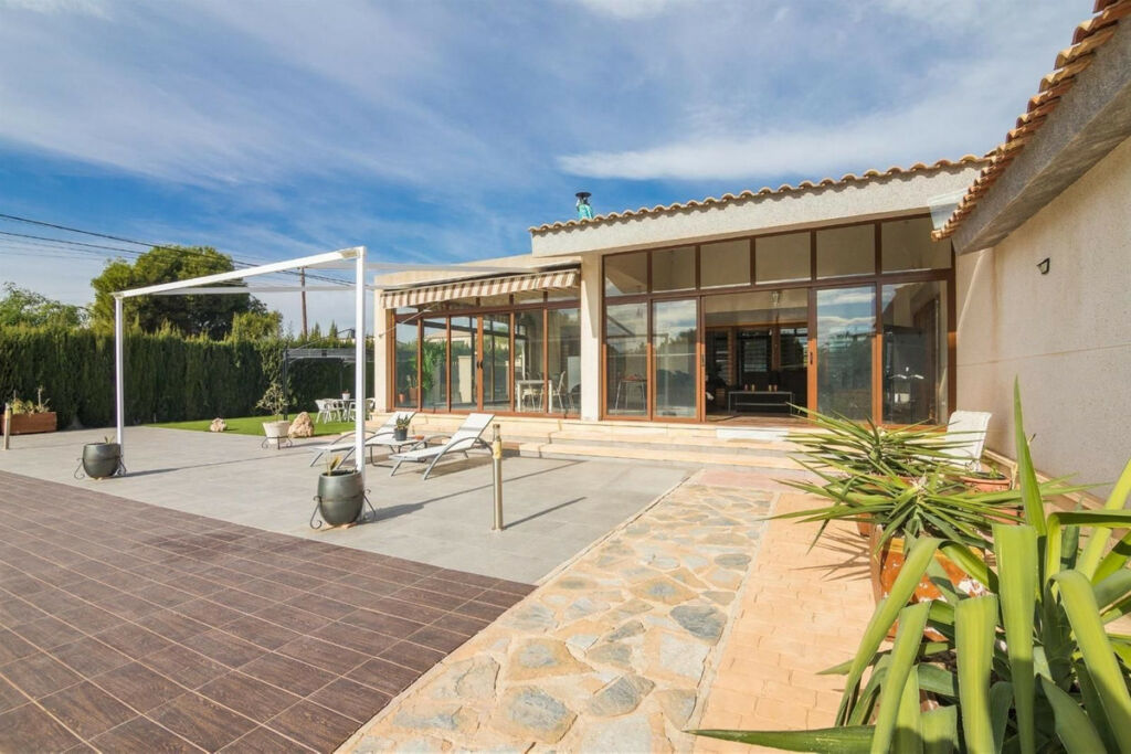 Detached Villa Elche Alicante - image 8