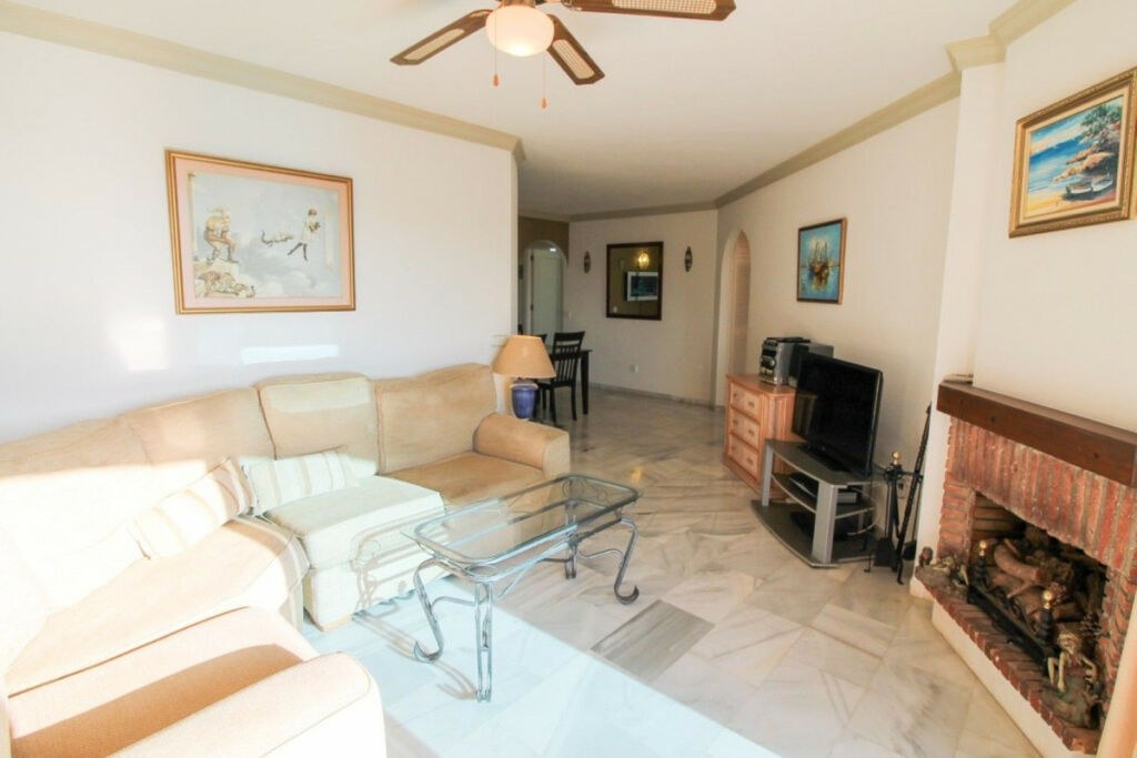 Middle Floor Apartment Calahonda Málaga - image 8