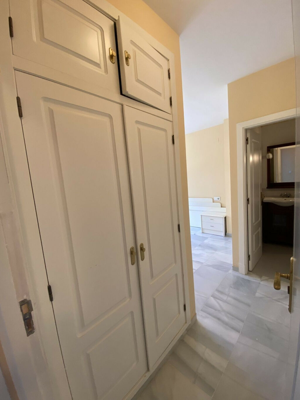 Middle Floor Apartment Nueva Andalucía Málaga - image 8