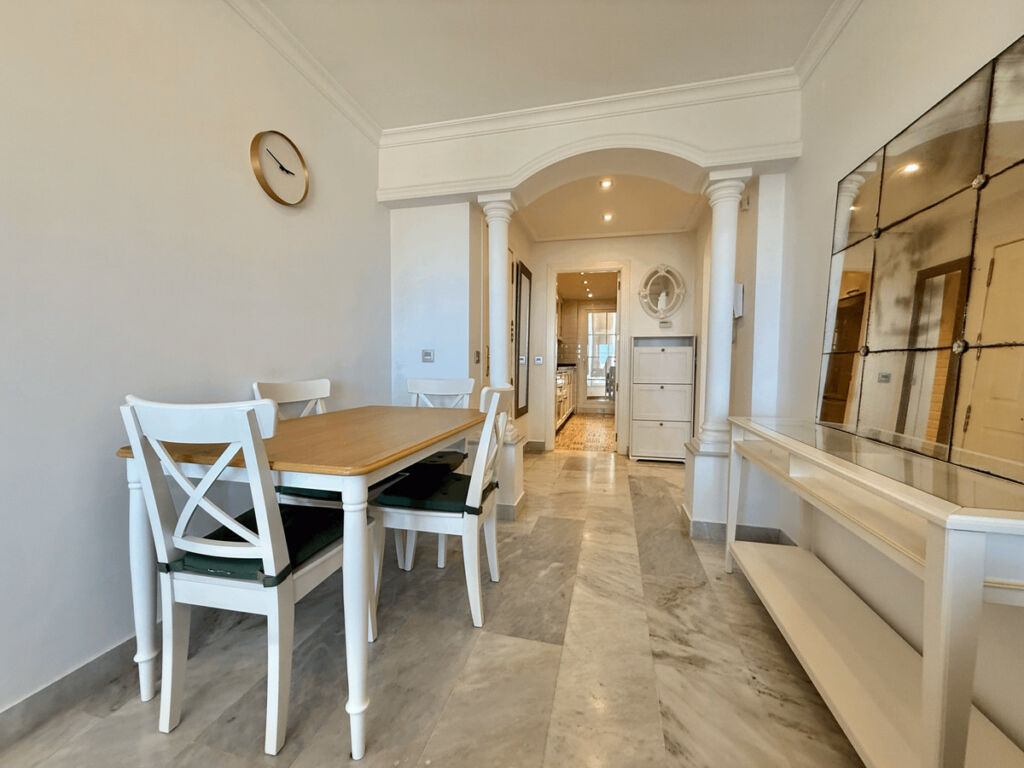Middle Floor Apartment Nueva Andalucía Málaga - image 8