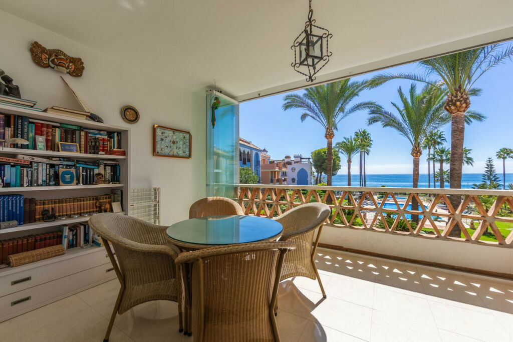 Middle Floor Apartment Casares Playa Málaga - image 8