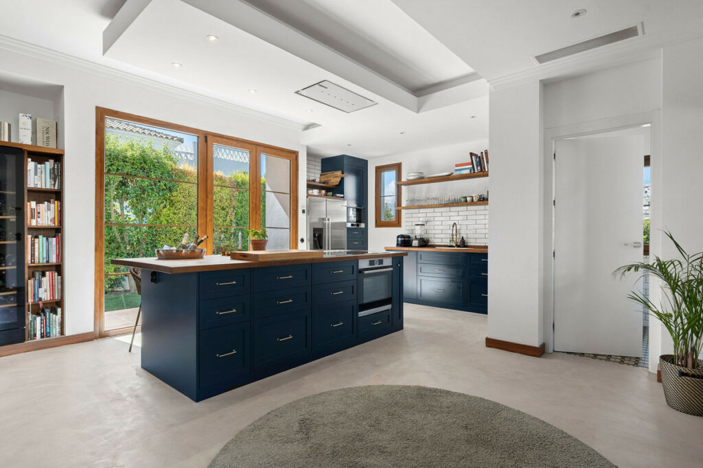 Detached Villa Estepona Málaga - image 8