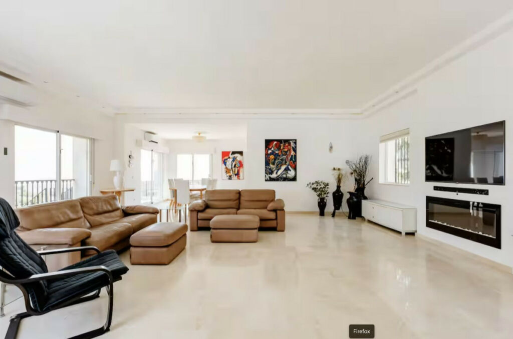 Detached Villa Valtocado Málaga - image 8