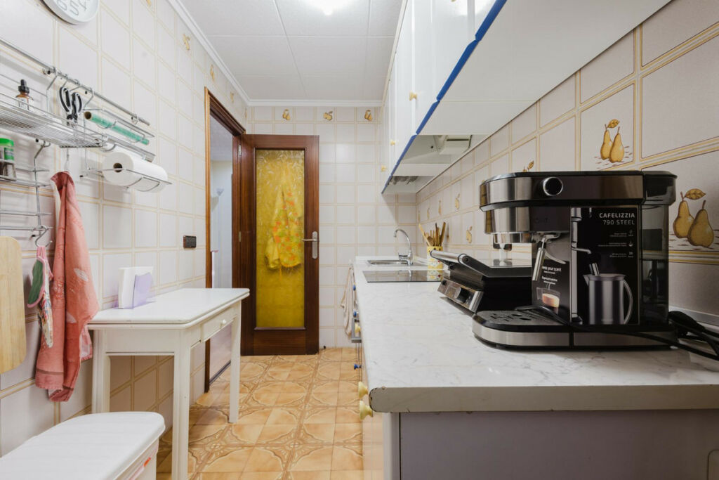 Middle Floor Apartment Torrevieja Alicante - image 8