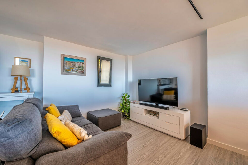 Middle Floor Apartment Benalmadena Pueblo Málaga - image 8