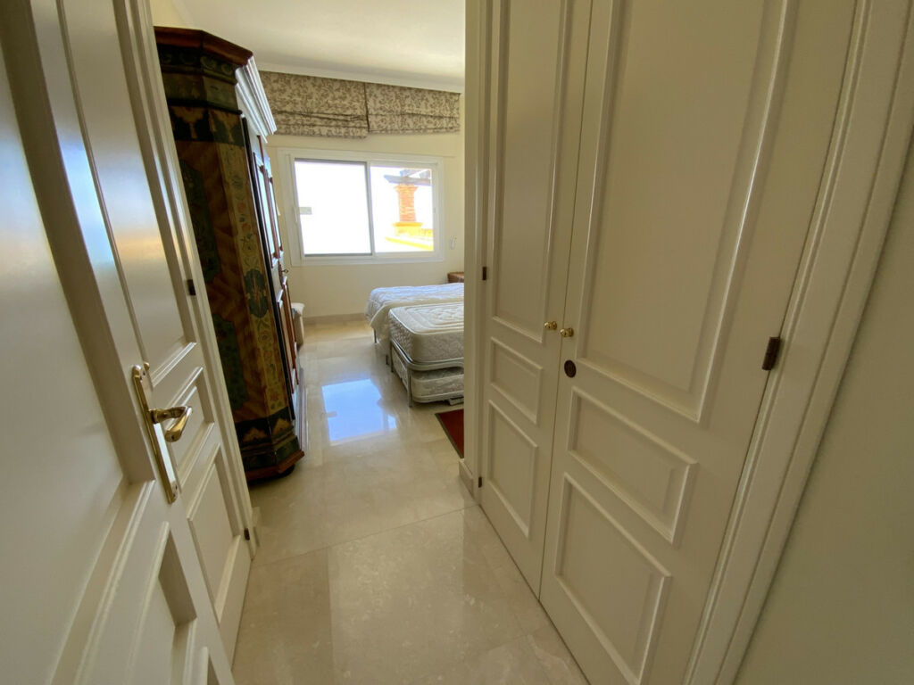 Middle Floor Apartment Río Real Málaga - image 8