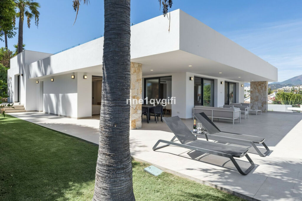 Detached Villa Guadalmina Alta Málaga - image 9