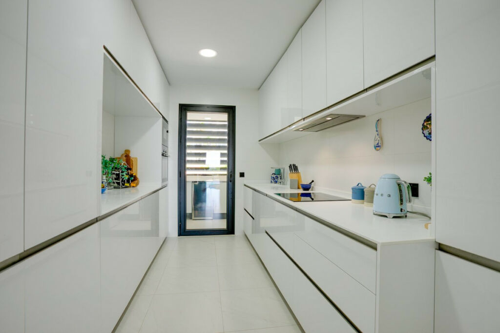 Middle Floor Apartment Estepona Málaga - image 8
