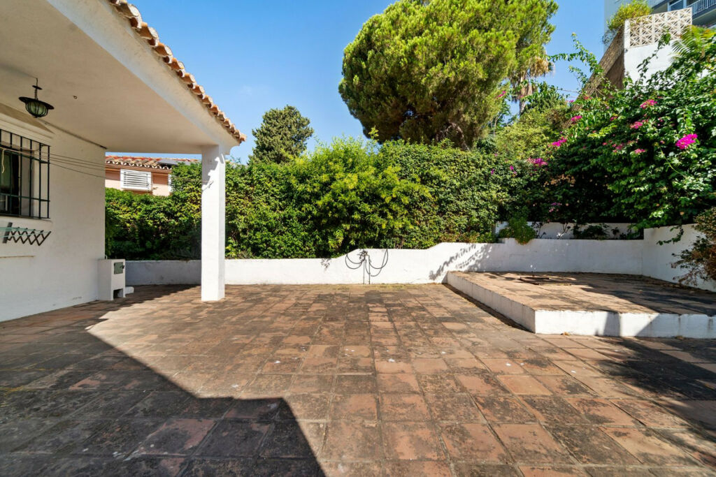 Detached Villa Fuengirola Málaga - image 8