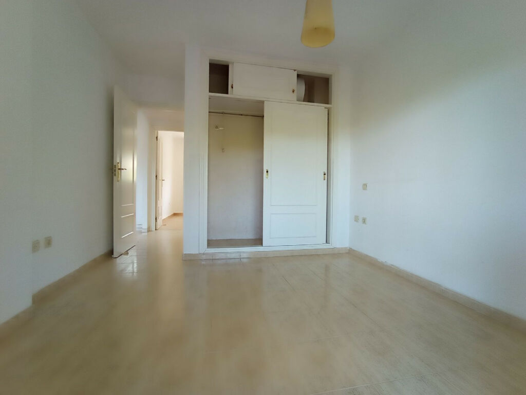 Middle Floor Apartment Calahonda Málaga - image 8