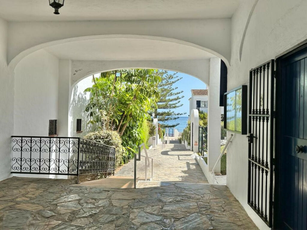 Ground Floor Apartment Calahonda Málaga - image 8