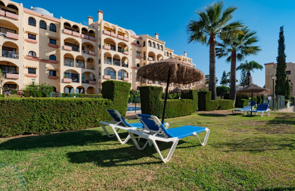 Middle Floor Apartment Torrenueva Málaga - image 8