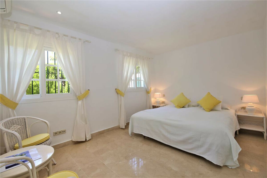 Detached Villa Marbella Málaga - image 8