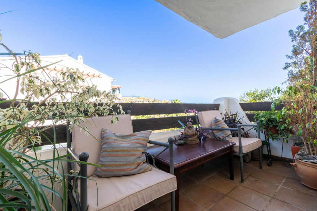Middle Floor Apartment Estepona Málaga - image 8