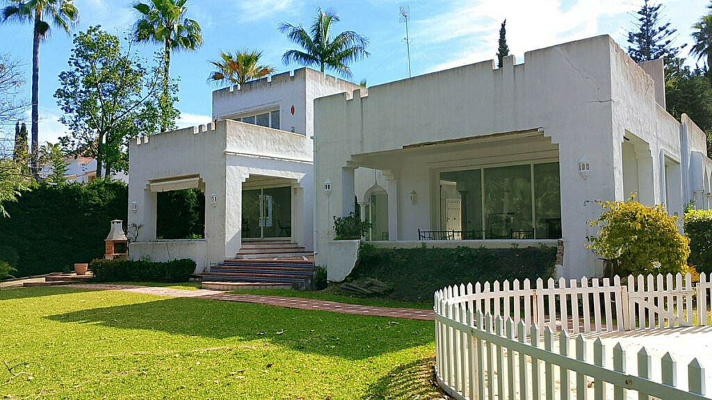 Detached Villa El Paraiso Málaga - image 8