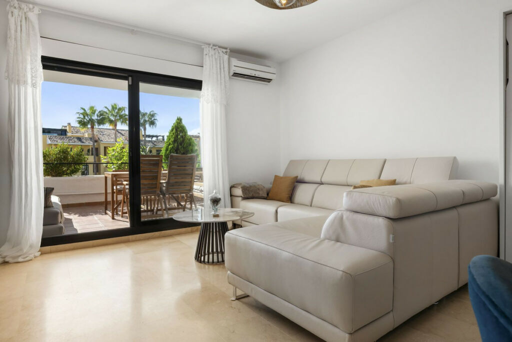 Middle Floor Apartment Bel Air Málaga - image 8