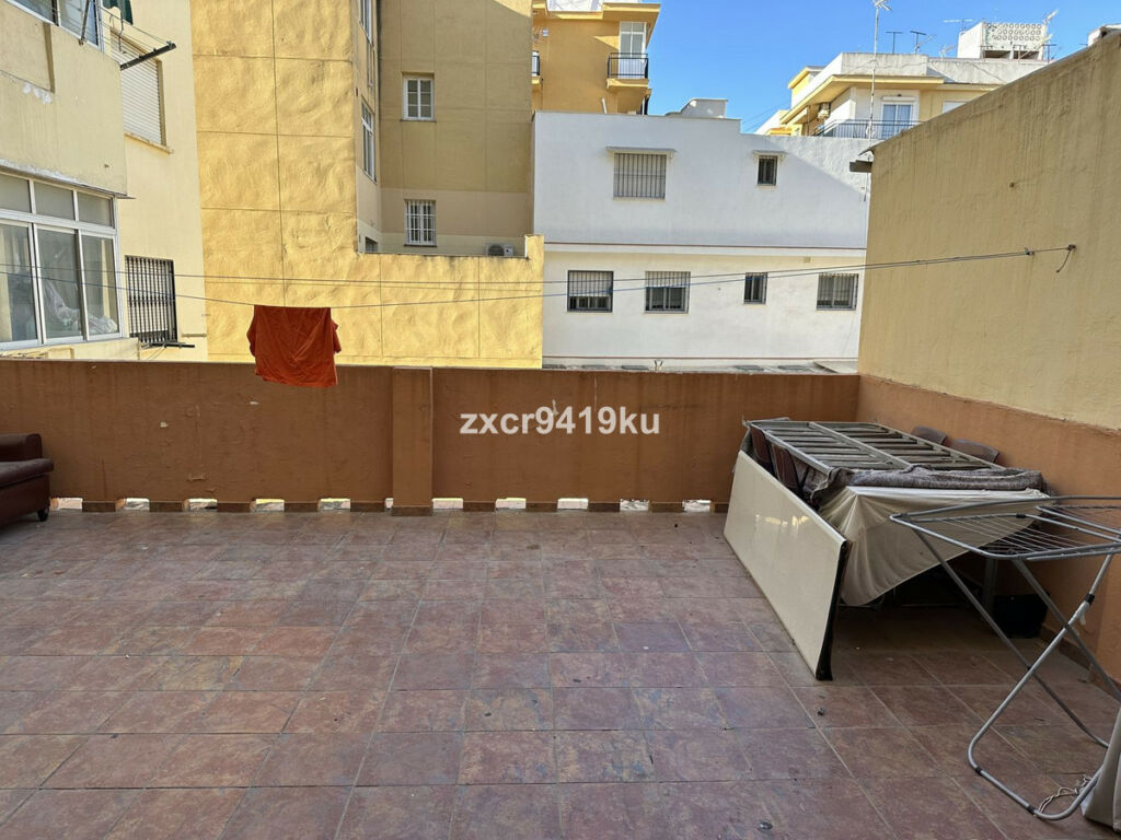 Middle Floor Apartment Fuengirola Málaga - image 8