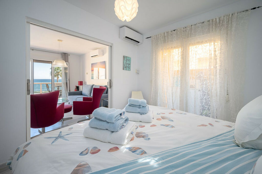 Middle Floor Apartment La Cala Málaga - image 8