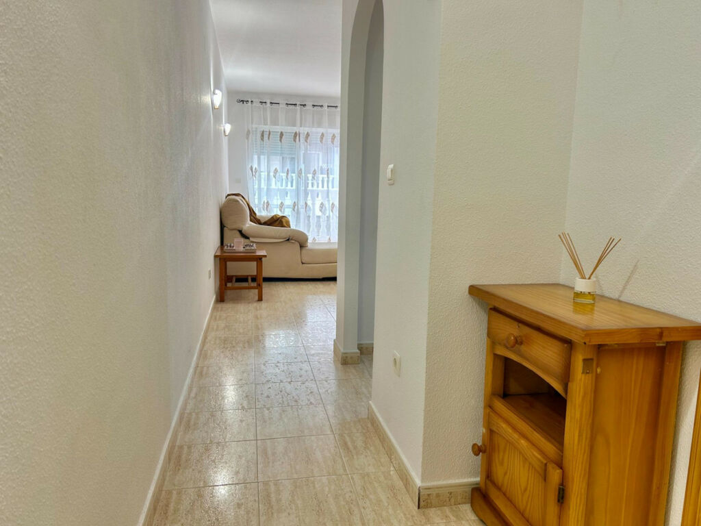 Middle Floor Apartment Torrevieja Alicante - image 8