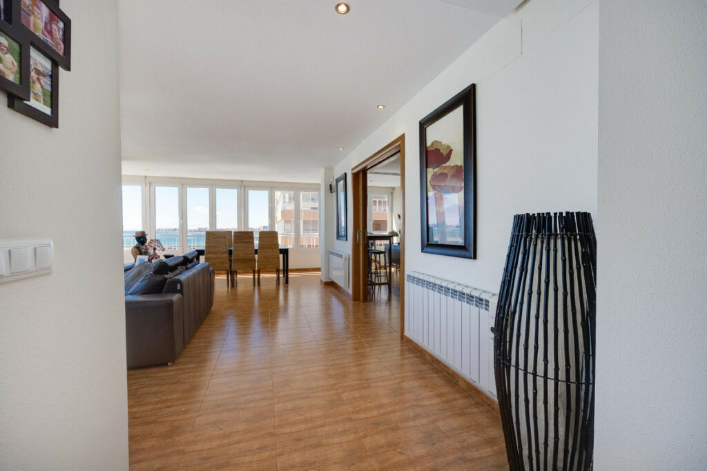Middle Floor Apartment Torrevieja Alicante - image 8