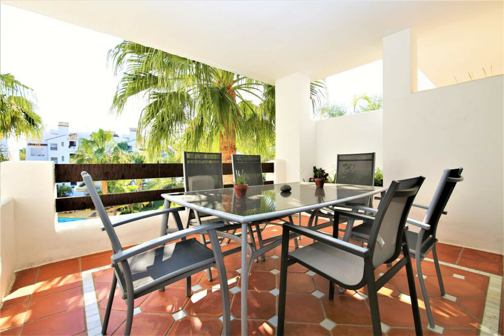 Middle Floor Apartment Estepona Málaga - image 8