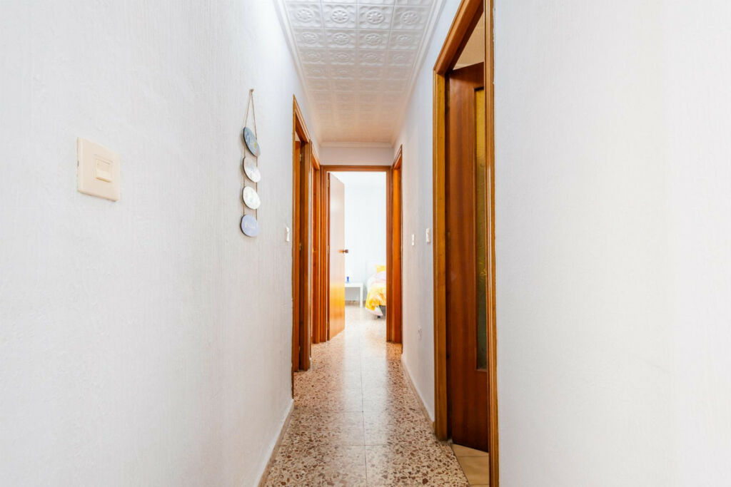 Middle Floor Apartment Torrevieja Alicante - image 8