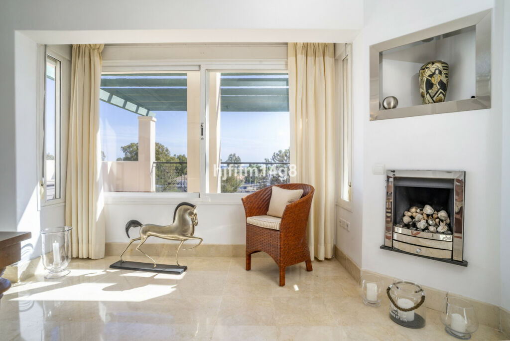Penthouse Nueva Andalucía Málaga - image 8