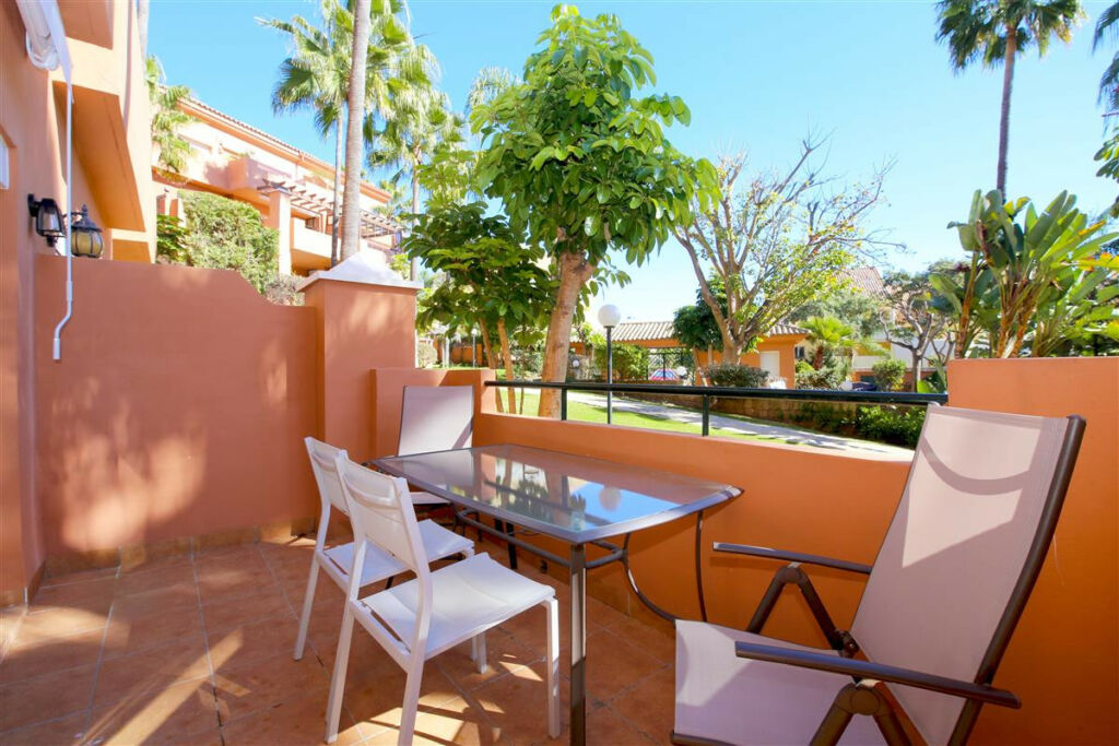Ground Floor Apartment Estepona Málaga - image 8