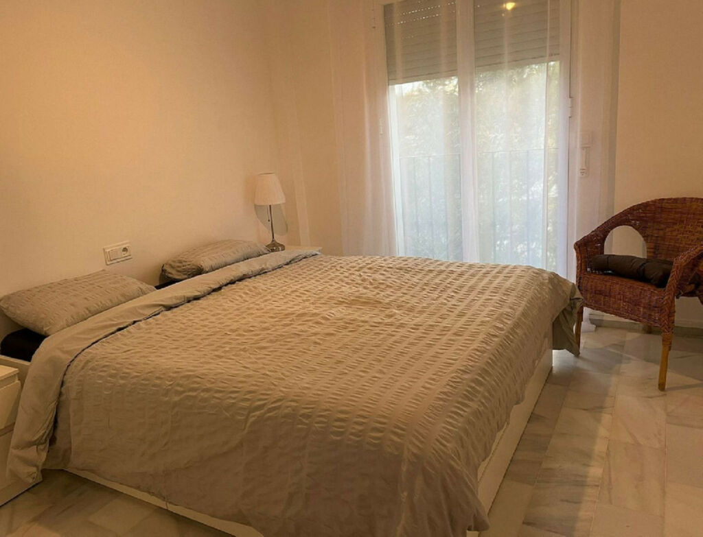 Middle Floor Apartment Guadalmina Baja Málaga - image 8