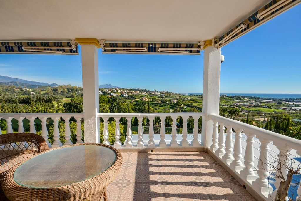 Detached Villa Estepona Málaga - image 8