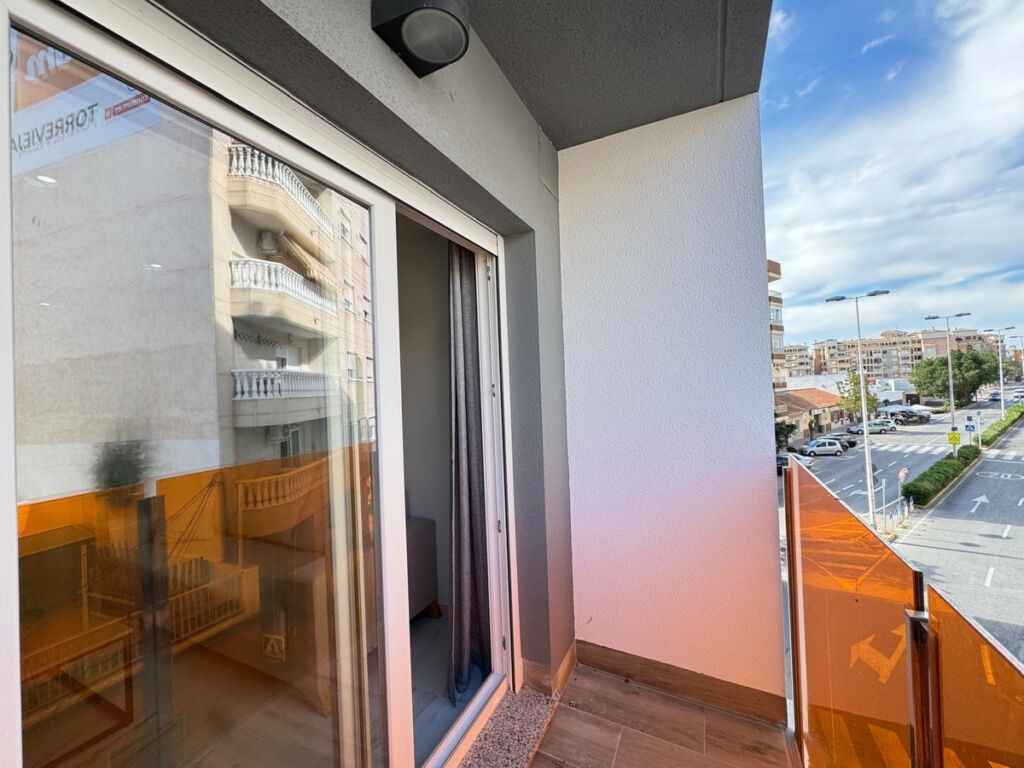 Middle Floor Apartment Torrevieja Alicante - image 8