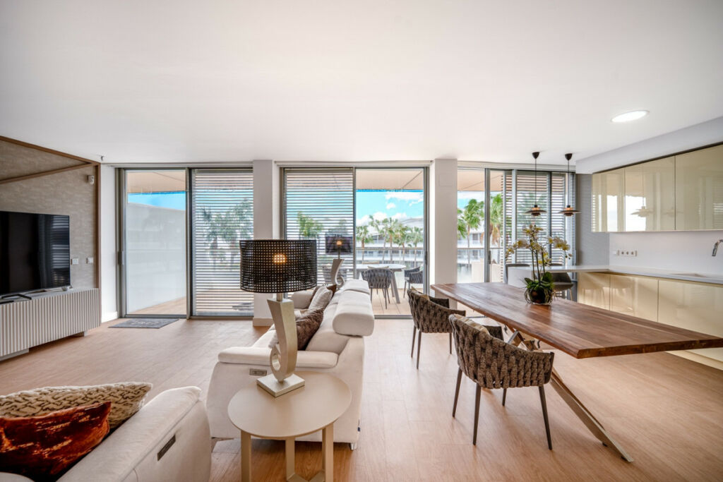 Middle Floor Apartment Estepona Málaga - image 8