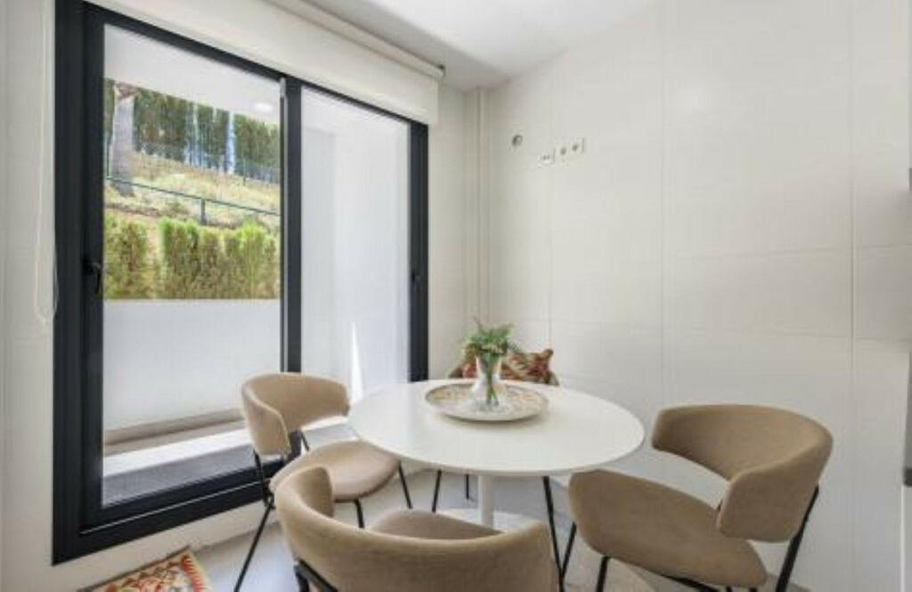 Ground Floor Apartment The Golden Mile Málaga - image 8