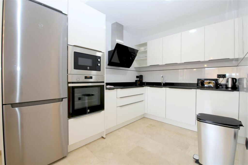 Middle Floor Apartment Estepona Málaga - image 8