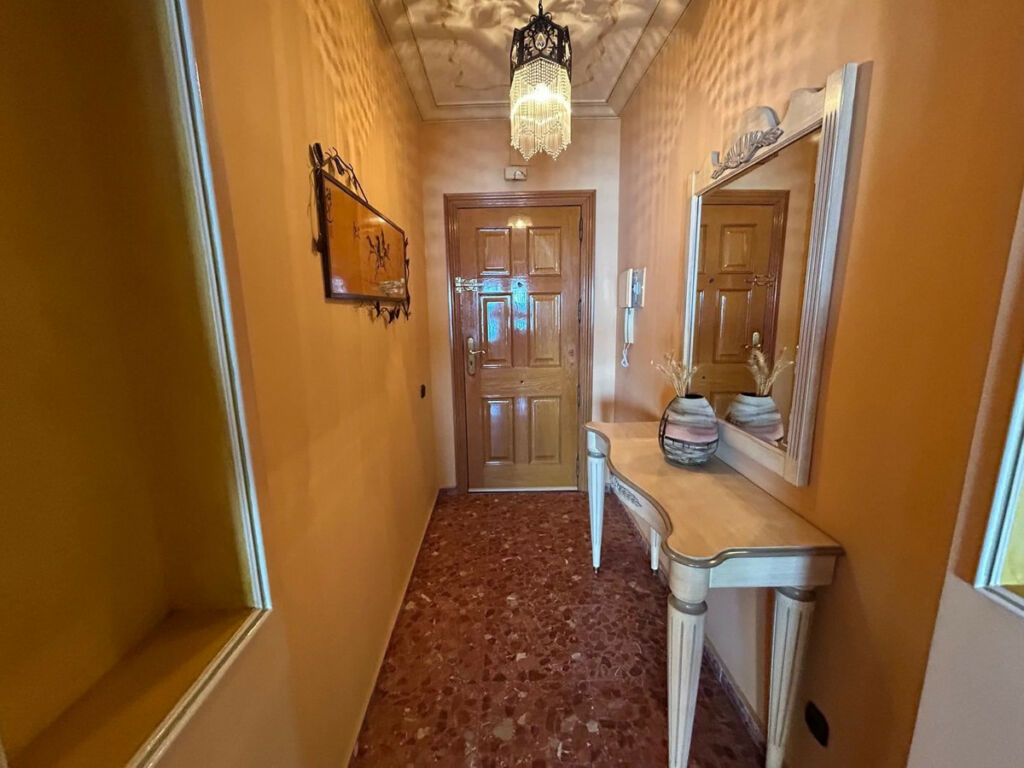 Middle Floor Apartment Torrevieja Alicante - image 8