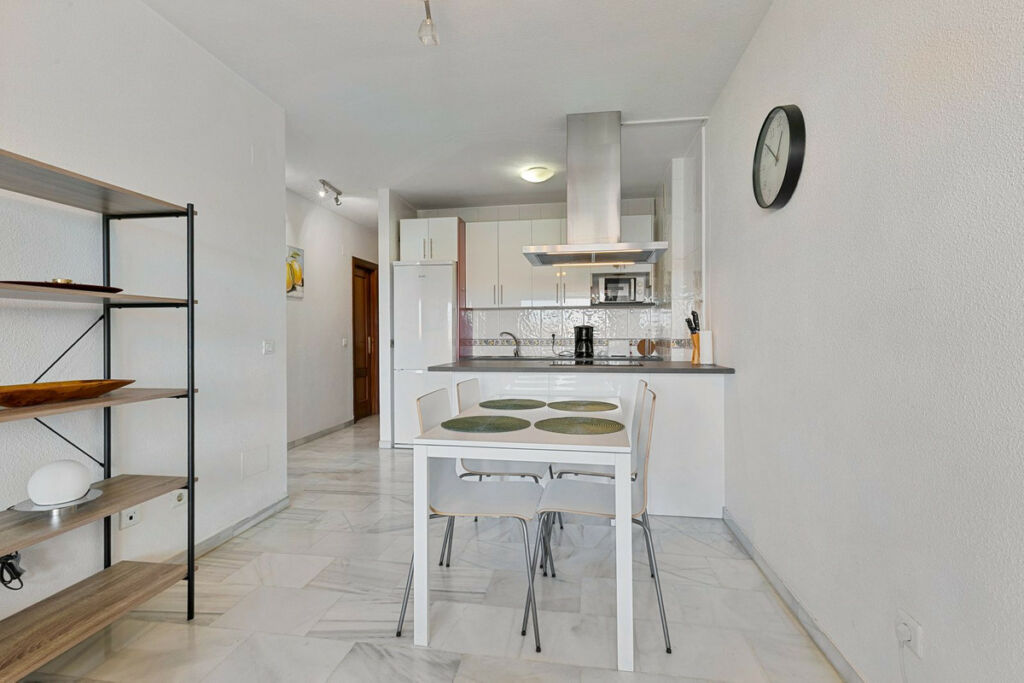 Middle Floor Apartment Fuengirola Málaga - image 8