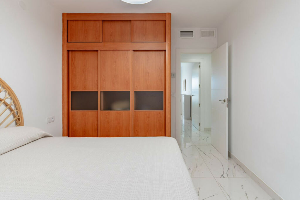 Middle Floor Apartment Fuengirola Málaga - image 8