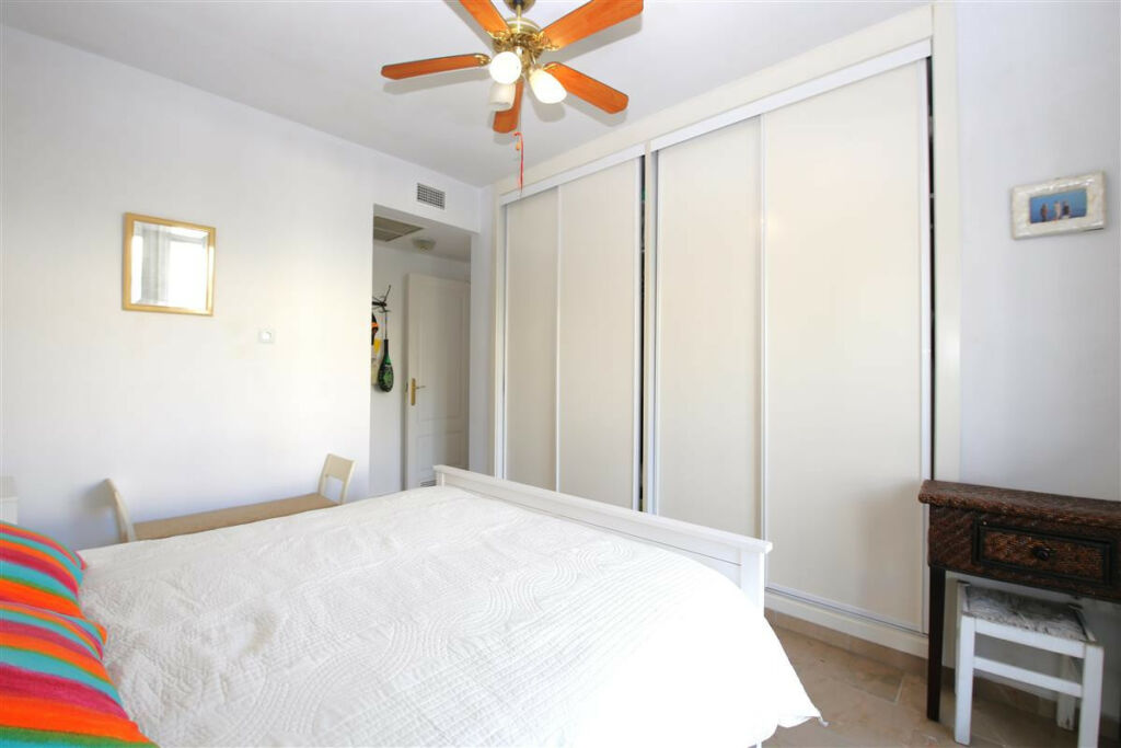 Middle Floor Apartment Estepona Málaga - image 8