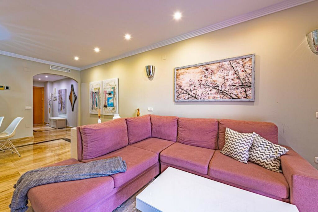 Middle Floor Apartment New Golden Mile Málaga - image 8