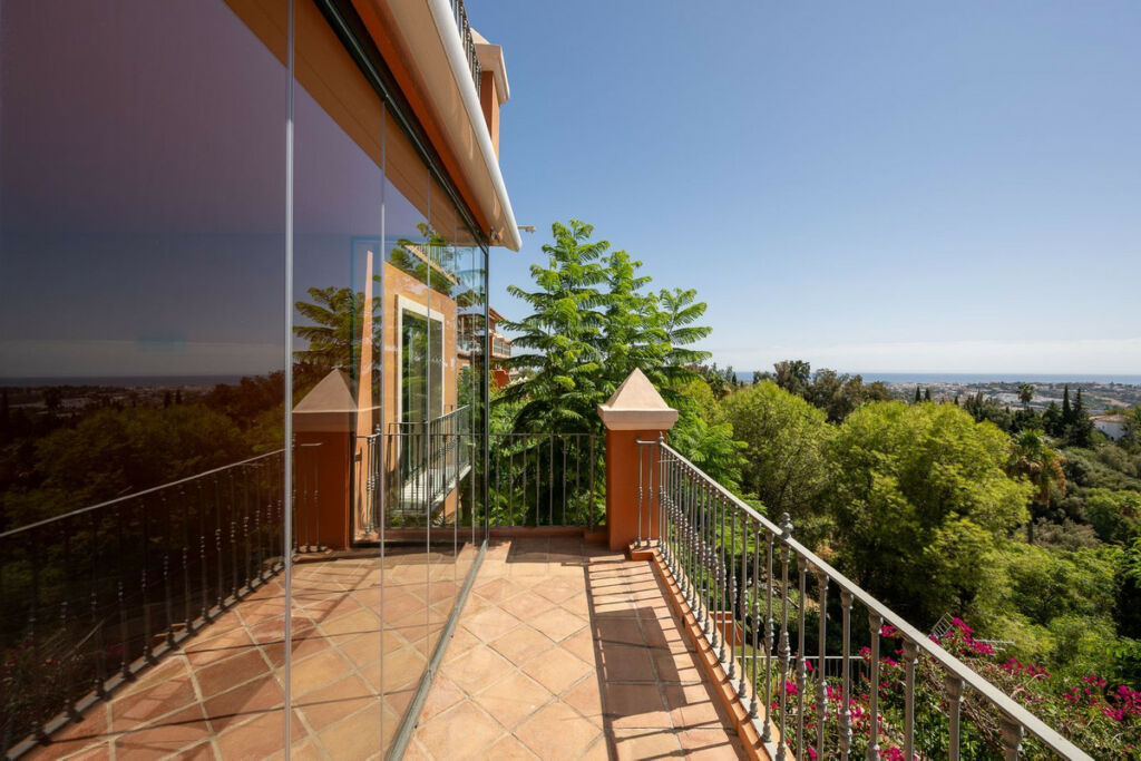 Middle Floor Apartment Benahavís Málaga - image 7