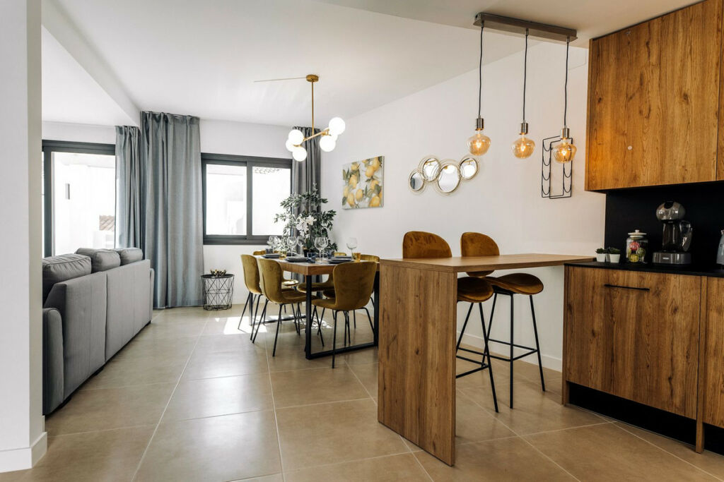 Townhouse New Golden Mile Málaga - image 8