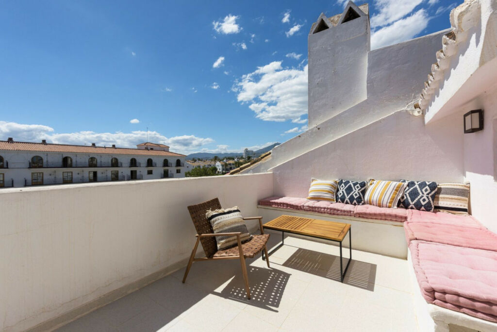 Townhouse Nueva Andalucía Málaga - image 8