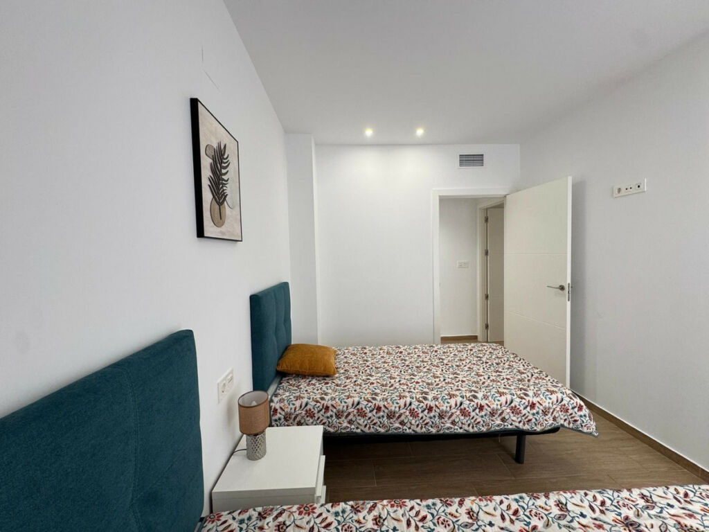 Middle Floor Apartment Torrevieja Alicante - image 8