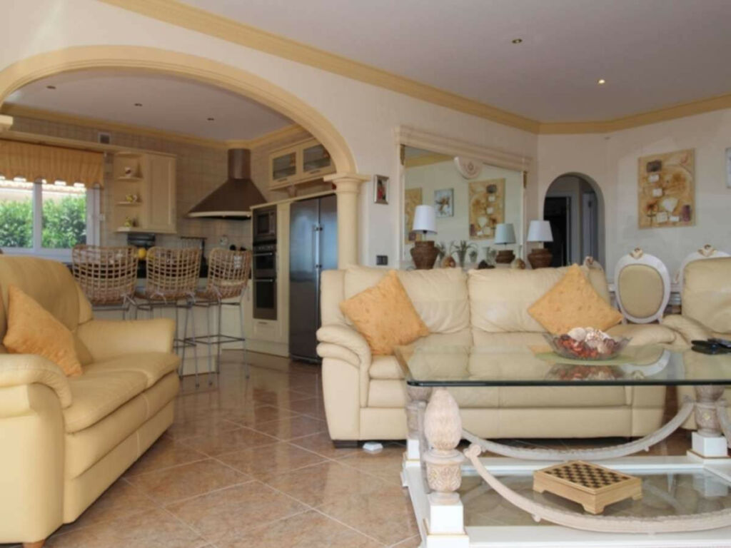 Detached Villa Moraira Alicante - image 8